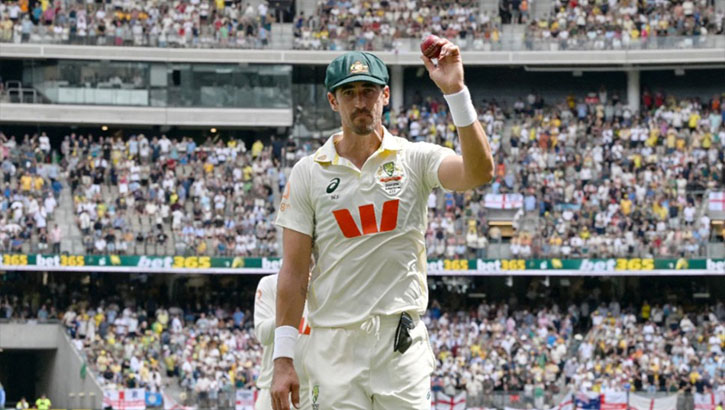 ওয়াকারের ১৯৯৩ সালের রেকর্ড ভাঙলেন স্টার্ক